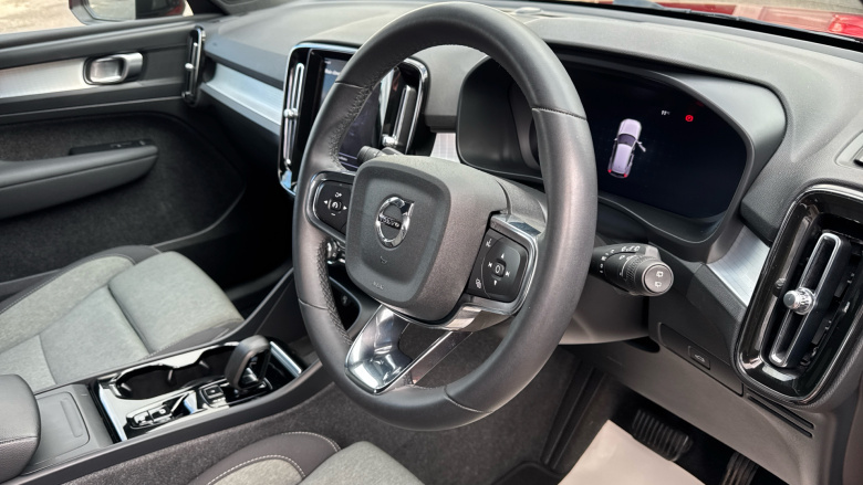 Volvo XC40 2.0 B4P Plus Dark 5dr Auto Petrol Estate